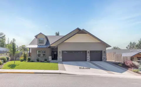 201 SE Sand Cyn Ln, Grants Pass, OR 97527