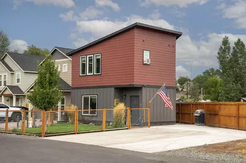 883 NE 6th St, Prineville, OR 97754