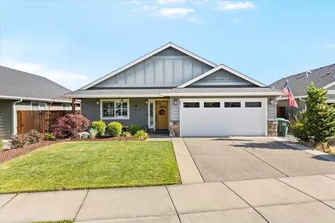 2818 Esther Ln, Grants Pass, OR 97527