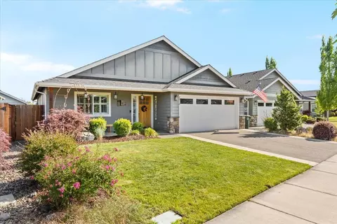2818 Esther Ln, Grants Pass, OR 97527