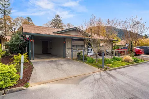 714 Brookside Cir, Rogue River, OR 97537