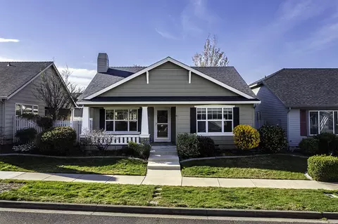 3350 Edgewater Dr, Medford, OR 97504