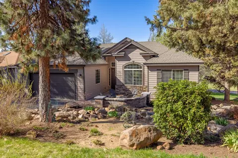 4934 Horned Lark Dr, Klamath Falls, OR 97601