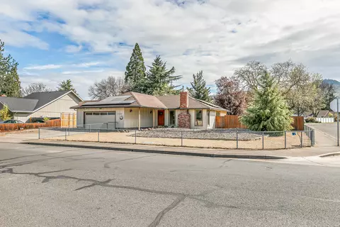 2864 Hawaiian Ave, Medford, OR 97504