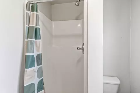 Bath - 159 Bloom Rd, Wolf Creek, OR 97497 photo 2 of 2
