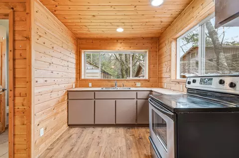 Kitchen - 159 Bloom Rd, Wolf Creek, OR 97497 photo 2 of 2