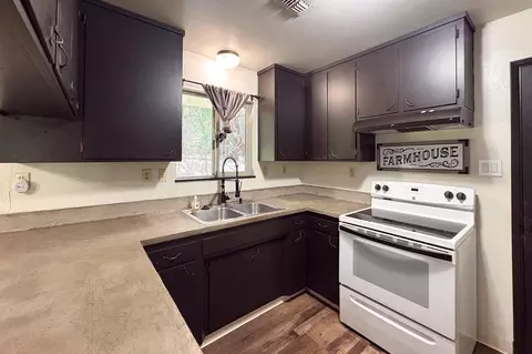 Kitchen - 101 Cascade Dr, Cave Junction, OR 97523 photo 1 of 5
