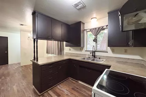 Kitchen - 101 Cascade Dr, Cave Junction, OR 97523 photo 3 of 5