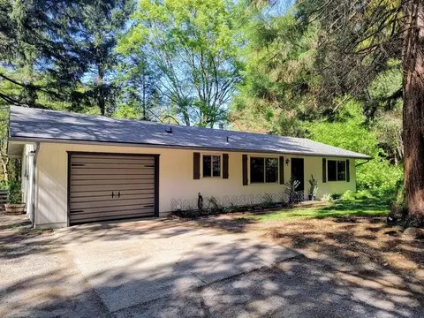 101 Cascade Dr, Cave Junction, OR 97523