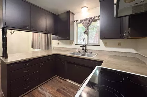 Kitchen - 101 Cascade Dr, Cave Junction, OR 97523 photo 4 of 5