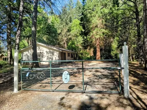 Exterior - 101 Cascade Dr, Cave Junction, OR 97523 photo 6 of 14