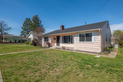 856 W 14th St, Medford, OR 97501