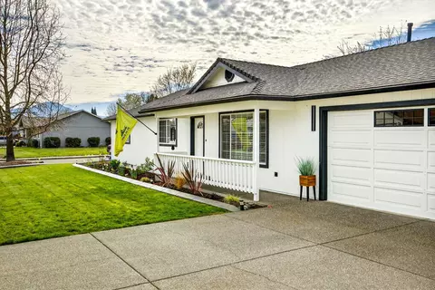 934 Pittview Ave, Central Point, OR 97502