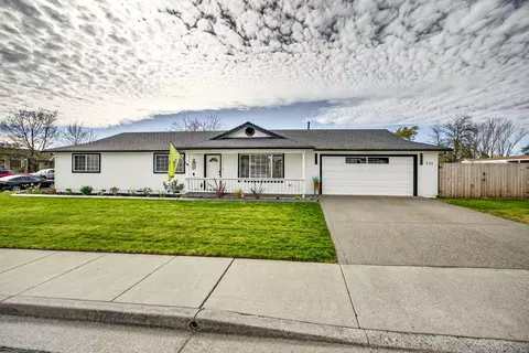 934 Pittview Ave, Central Point, OR 97502