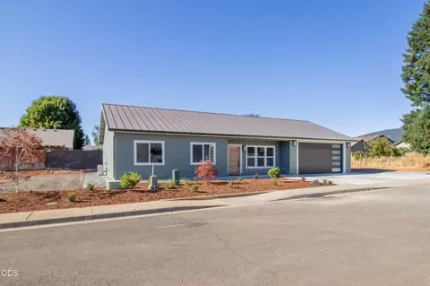 Exterior - 405 Cece Ln, Cave Junction, OR 97523 photo 3 of 4