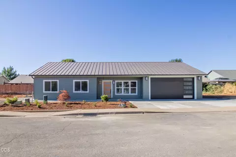 Exterior - 405 Cece Ln, Cave Junction, OR 97523 photo 4 of 4