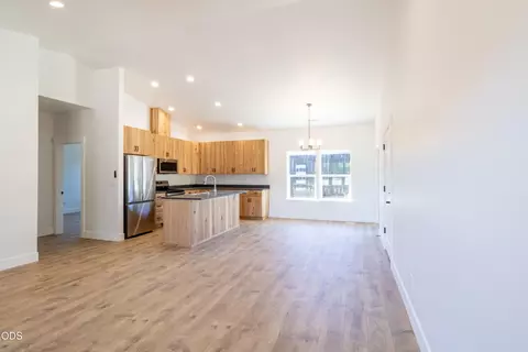Living - 405 Cece Ln, Cave Junction, OR 97523 photo 2 of 4