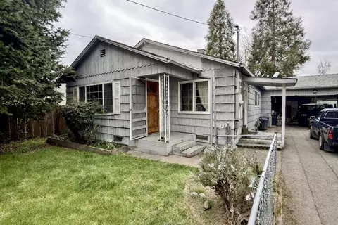 920 SW Pine St, Grants Pass, OR 97526