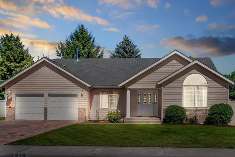 214 SW Meadow Lakes Dr, Prineville, OR 97754
