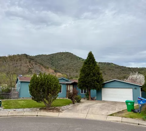 547 Damian Cir, Gold Hill, OR 97525