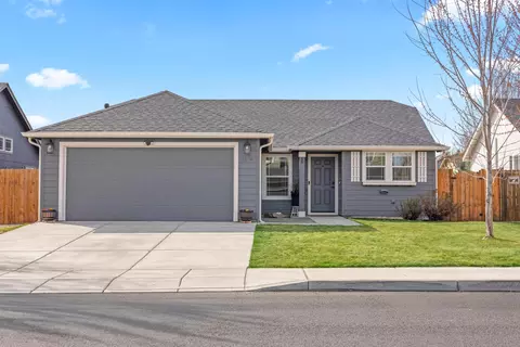 3174 SW Cascade Ave, Redmond, OR 97756