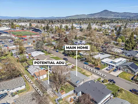 944 S Ivy St, Medford, OR 97501