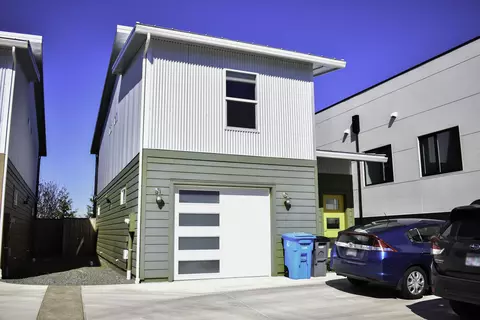 310 E Rapp Rd, Talent, OR 97540