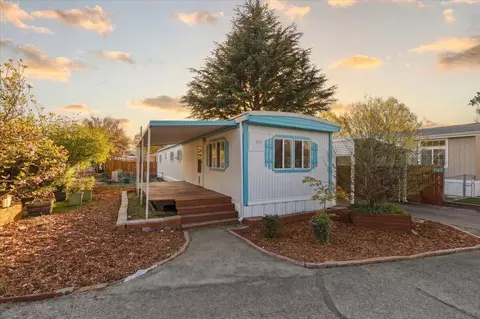 325 Sandlewood Dr, Grants Pass, OR 97526