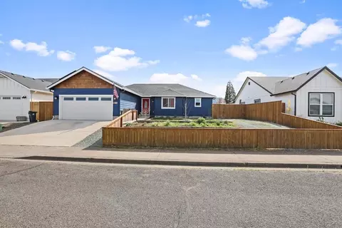 513 Barnum Dr, Phoenix, OR 97535