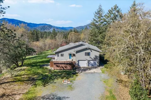 697 E Intervale Rd, Grants Pass, OR 97527