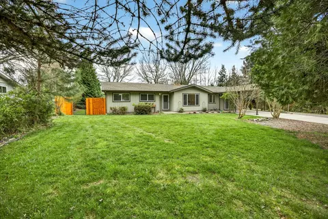 155 Allenwood Dr, Grants Pass, OR 97527