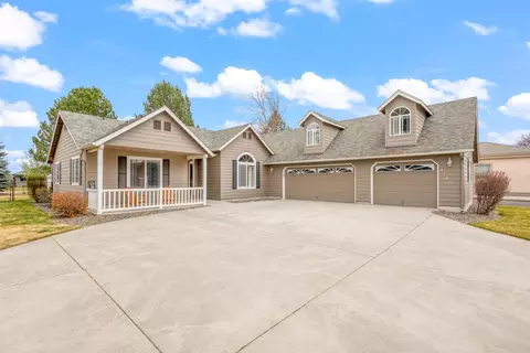 3790 SW Gene Sarazan Dr, Redmond, OR 97756