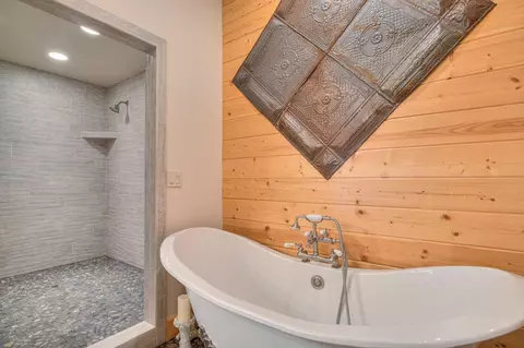 Bath - 10000 SW Lyons Dr, Culver, OR 97734 photo 1 of 2