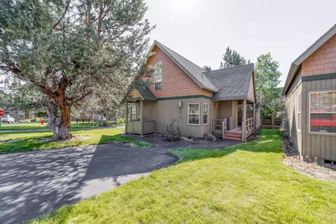 1612 Prairie Falcon Dr, Redmond, OR 97756