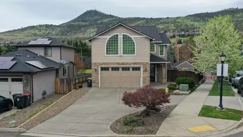 120 Eagle Trace Dr, Medford, OR 97504