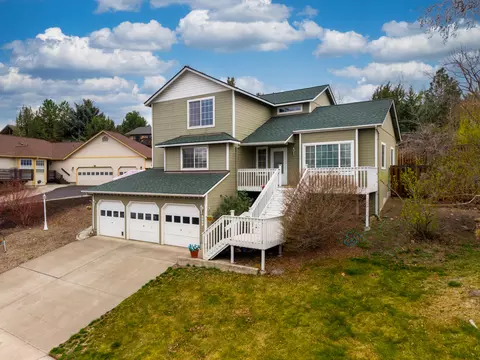 3059 SW 36th St, Redmond, OR 97756
