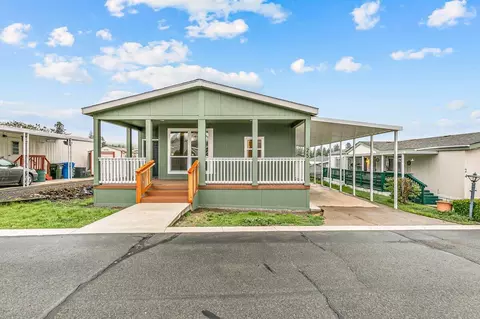 8401 Old Stage Rd #25, Central Point, OR 97502