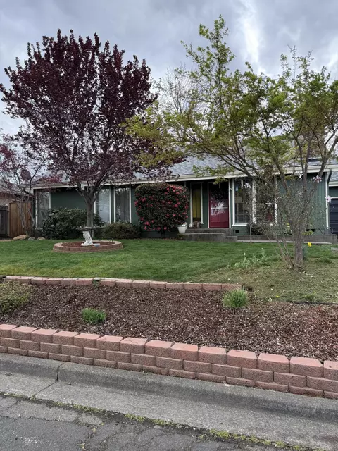 1990 Lawnridge St, Medford, OR 97504