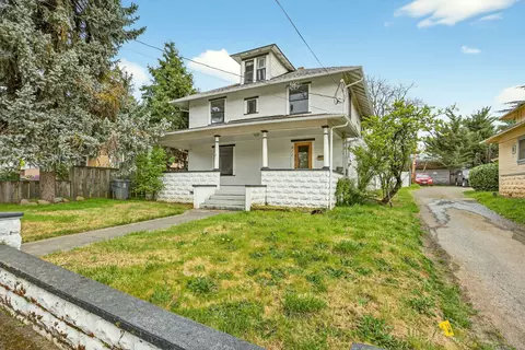 811 NW 5th St, Grants Pass, OR 97526
