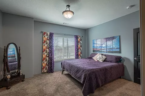 Bedroom - 1050 Azure Way, Eagle Point, OR 97524 photo 1 of 4