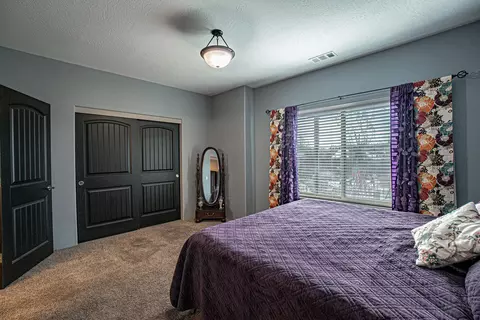 Bedroom - 1050 Azure Way, Eagle Point, OR 97524 photo 2 of 4