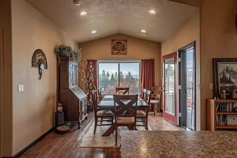 Dining - 1050 Azure Way, Eagle Point, OR 97524 photo 2 of 2
