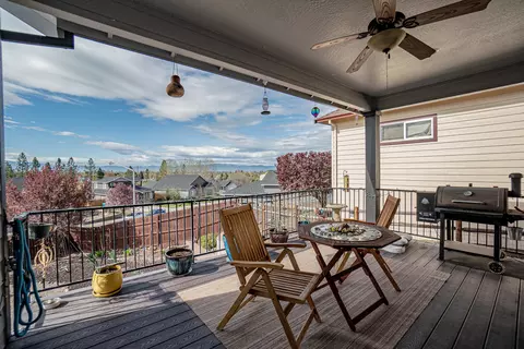 Exterior - 1050 Azure Way, Eagle Point, OR 97524 photo 8 of 8