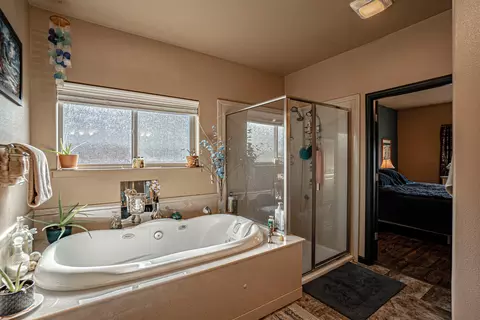 Bath - 1050 Azure Way, Eagle Point, OR 97524 photo 4 of 4