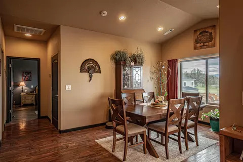 Dining - 1050 Azure Way, Eagle Point, OR 97524 photo 1 of 2
