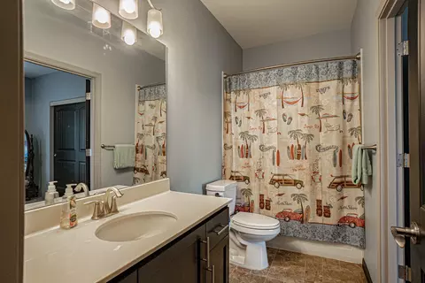 Bath - 1050 Azure Way, Eagle Point, OR 97524 photo 1 of 4