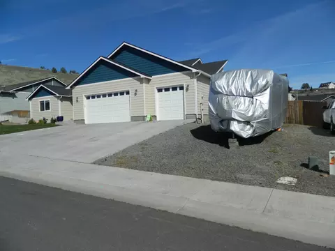 2839 Glacier Dr, Klamath Falls, OR 97603