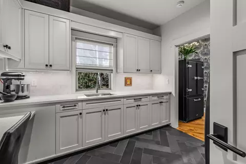 Kitchen - 61727 Tam Mcarthur Loop, Bend, OR 97702 photo 10 of 10