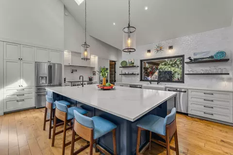 Kitchen - 61727 Tam Mcarthur Loop, Bend, OR 97702 photo 4 of 10
