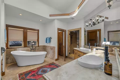 Bath - 61727 Tam Mcarthur Loop, Bend, OR 97702 photo 1 of 8